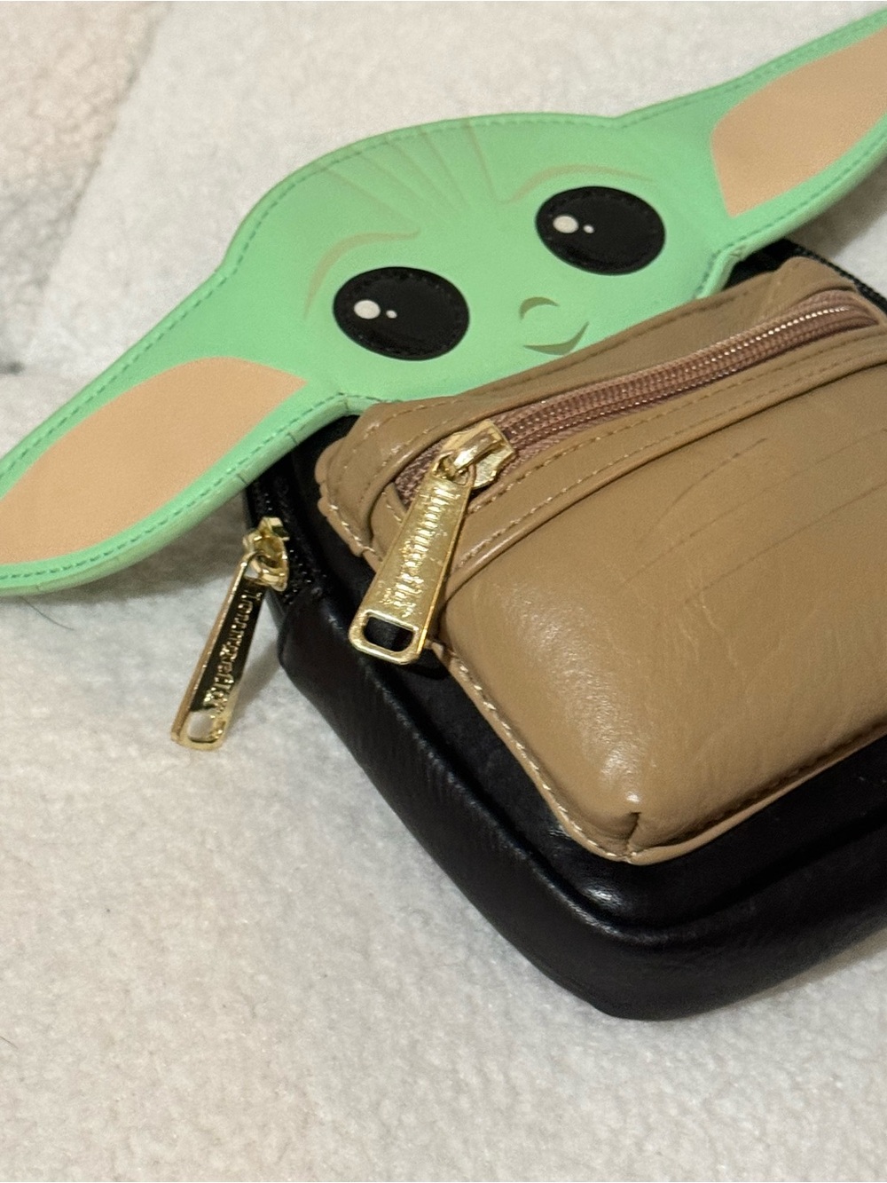 LOUNGEFLY Disney Star Wars BABY YODA Wristlet Belt Bag Mandalorian Grogu - Picture 5 of 8